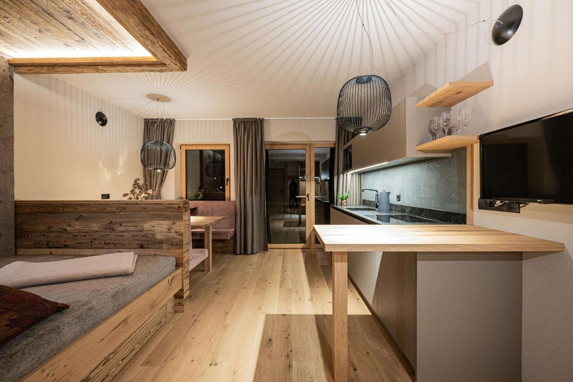 Myloisl Apartments Lutago Eksteriør billede
